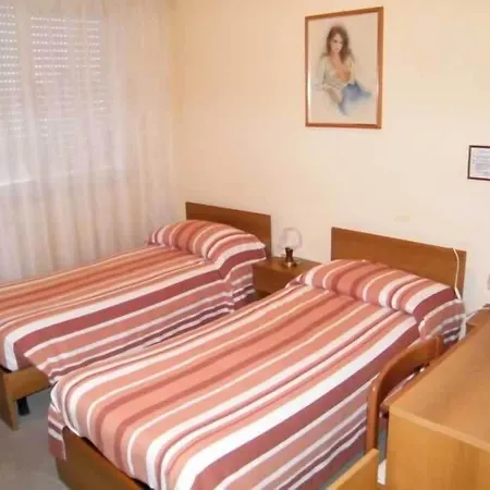 فندق Riviera 2*