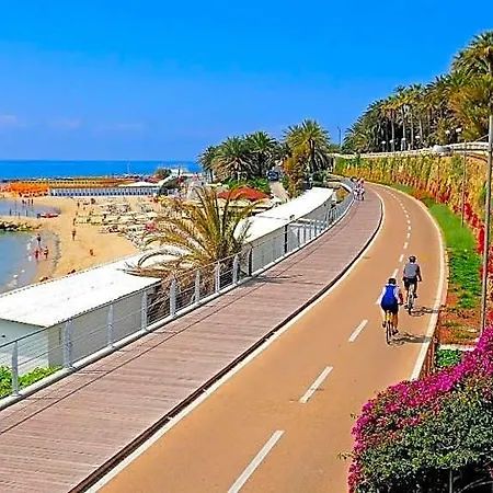 Riviera Hotel 2*