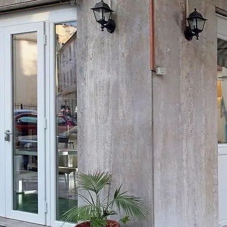 Riviera فندق 2*