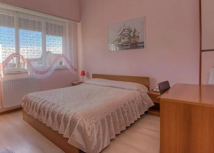 Riviera Готель