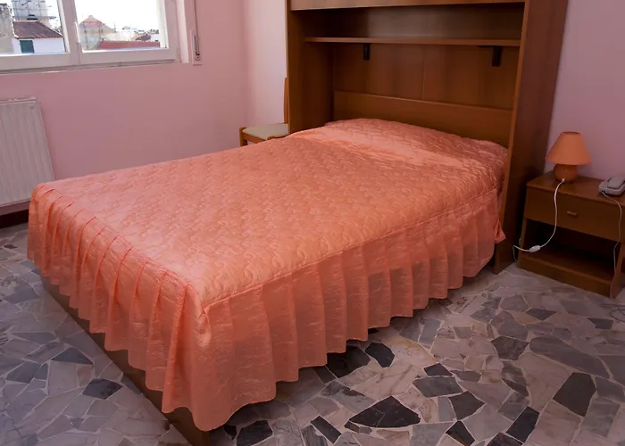 Riviera Готель